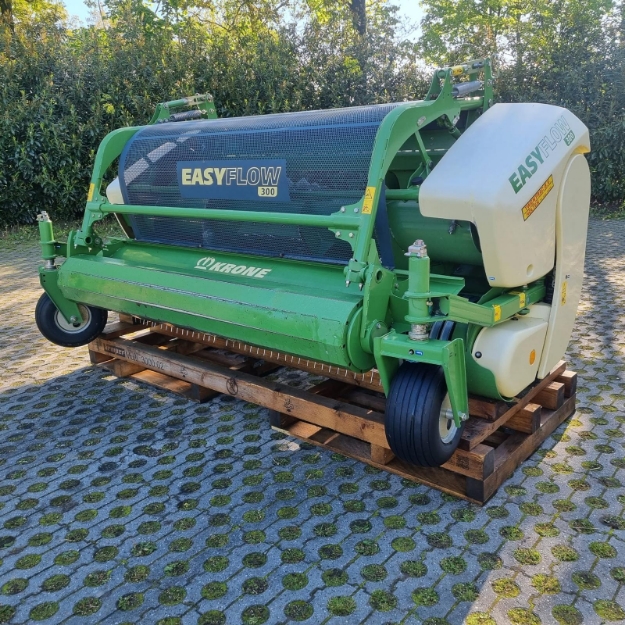 Picture of Krone Easy Flow 300 gras pickup