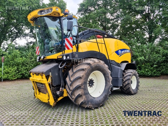 Picture of New Holland FR700 forage harvester