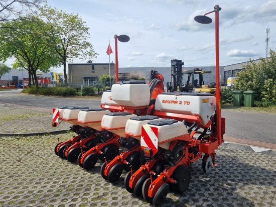 Picture of Kuhn Maxima 6 rij maiszaaimachine