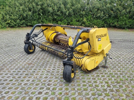 Picture of New Holland 340W graspickup