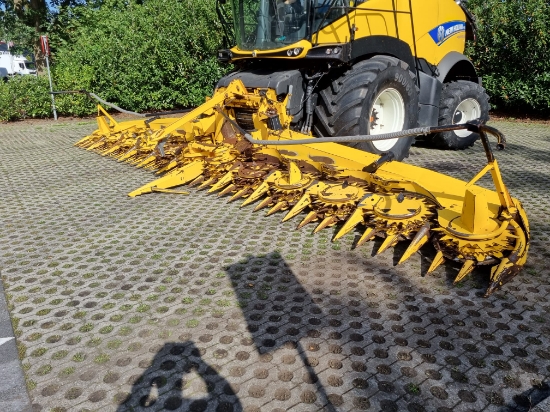 Picture of New Holland 390 maisbek